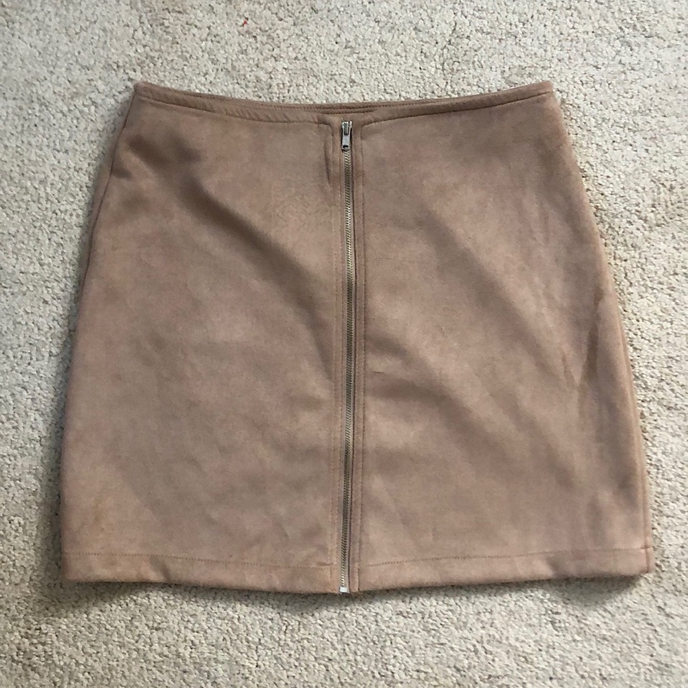 Lulu’s Tan Suede Zip up Skirt